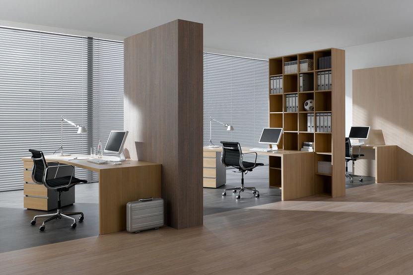 Impression eines Arbeitszimmers im Stil Grossraumbüro